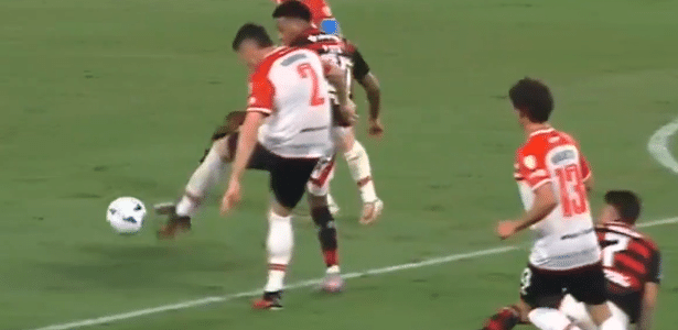 Conmebol reconhece erro crucial na expulsão de jogador do Estudiantes contra o Fla