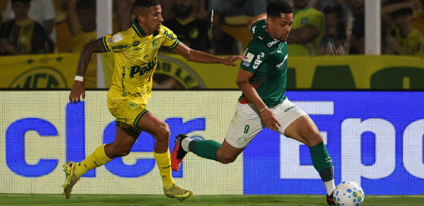 Os motivos que fizeram Abel explodir com Vitor Roque no Palmeiras