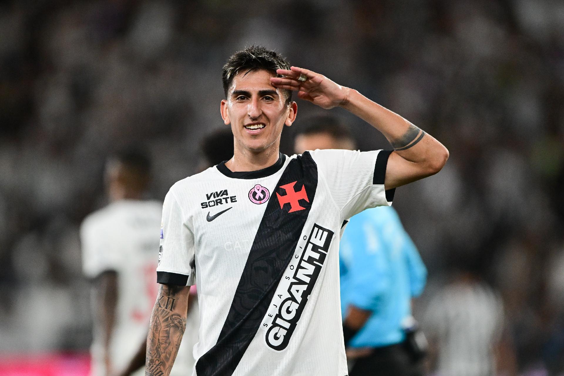 Lescano, do Vasco, celebra gol marcado em partida contra o Botafogo - undefined