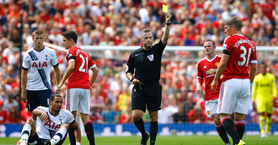 Schweinsteiger recebeu cartão amarelo em sua primeira partida pelo Manchester no Inglês