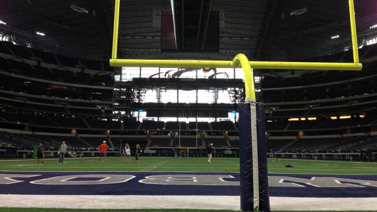 Vista do gramado do AT&T Stadium, em Dallas, nos Estados Unidos - Brunno Carvalho/UOL - Brunno Carvalho/UOL