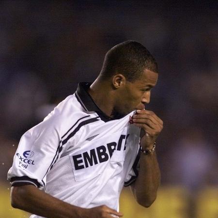 Dinei comemora gol do Corinthians na final do Brasileirão 1998