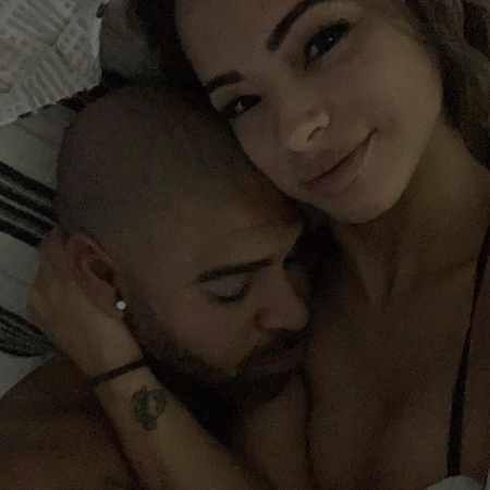Adriano posa ao lado da namorada Hannah Alvares - Reprodução/Instagram