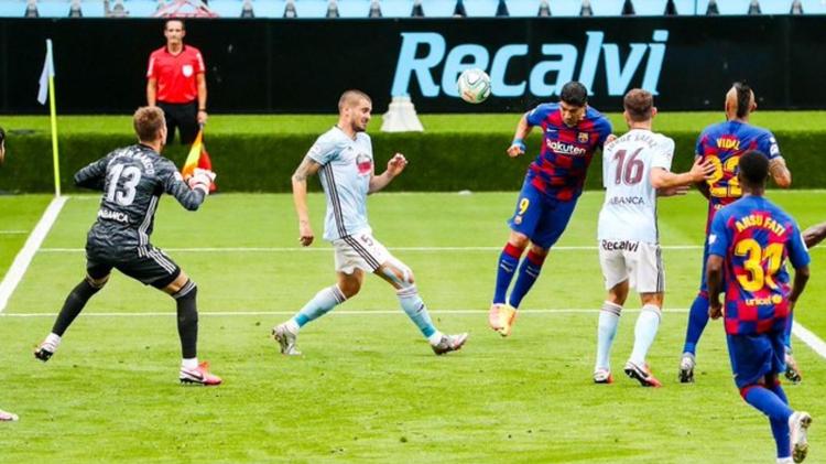Suárez gol de cabeça Celta x Barcelona - FCBarcelona/Twitter - FCBarcelona/Twitter