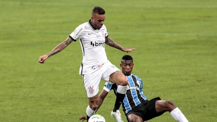 Com pênalti perdido, Grêmio e Corinthians empatam sem gols em noite pouca inspirada