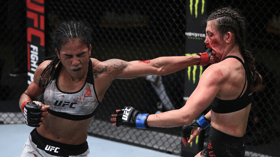 05.09.2020 - Vivi Araújo enfrenta Montana De La Rosa no UFC - Reprodução/UFC