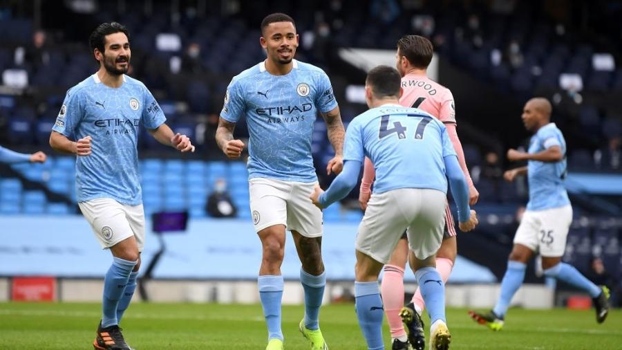 Gabriel Jesus comemora gol para o Manchester CIty em partida diante do Sheffield United pelo Campeonato Inglês - Michael Regan/Getty Images