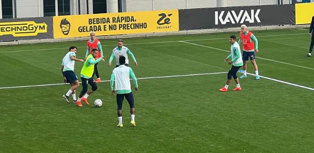 Neymar durante o treino da seleção em Turim na terça-feira (15)