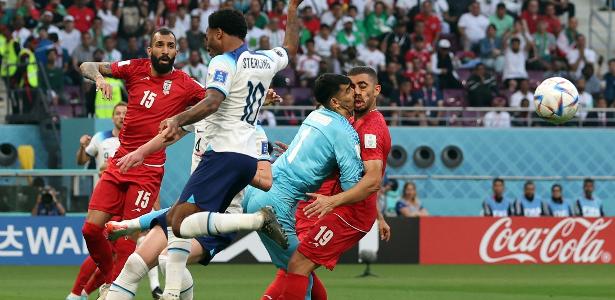 Jogadores do Irã pedem VAR e reclamam de não marcação de pênalti