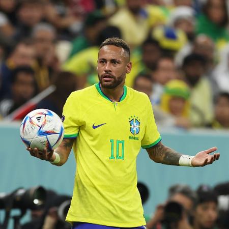 Neymar reclama em lance de Brasil x Sérvia, na primeira rodada da Copa do Mundo - Lars Baron/Getty Images