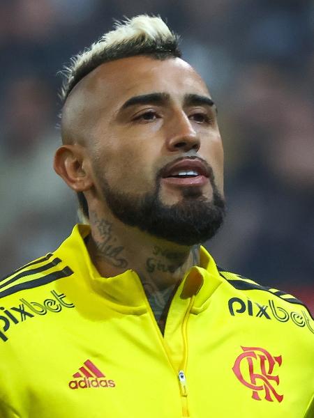 Vidal é hospitalizado com infecção na véspera da final do Carioca