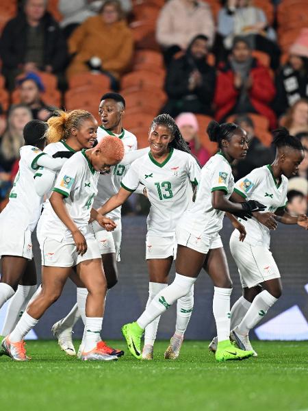 Jogadoras da Zâmbia comemoram gol contra a Costa Rica na Copa feminina