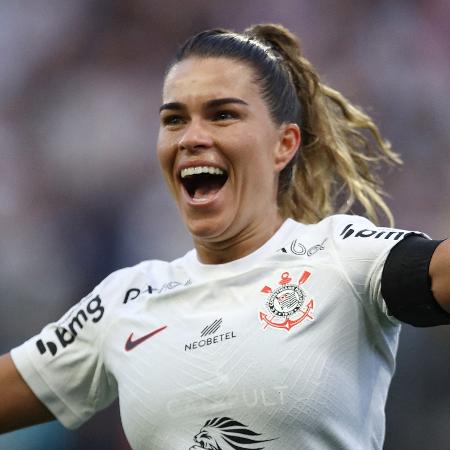 Tamires, jogadora do Corinthians e da seleção brasileira, apoia Copa do Mundo feminina no Brasil