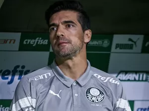 Silêncio de Abel deixa Palmeiras preocupado e time do Qatar confiante