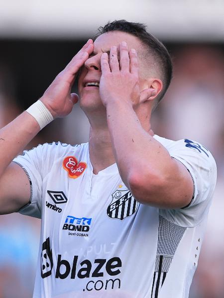 Furch se lamenta durante Santos x Avaí, jogo da Série B - Ettore Chiereguini/AGIF