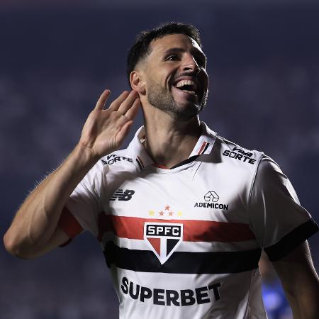 Calleri comemora gol marcado pelo São Paulo contra o Nacional, pela Libertadores