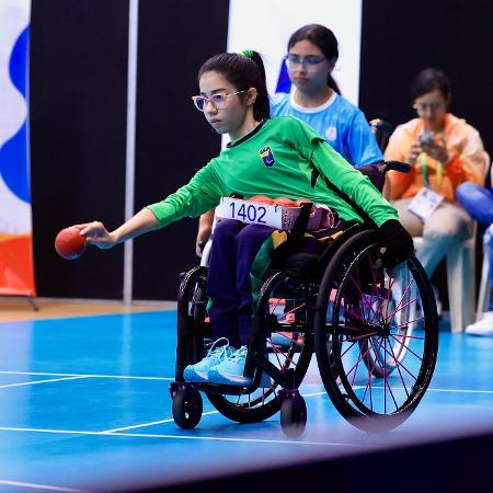 Laíssa Guerreira, atleta paralímpica da bocha, entrou na modalidade por incentivo da mãe 