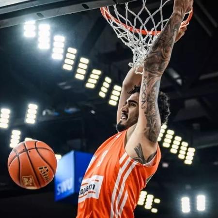 Márcio Santos em ação pelo Ratiopharm Ulm na Eurocup de basquete