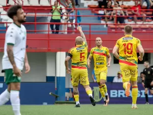 Série B: Guarani perde do Brusque e não tem mais chances de deixar lanterna