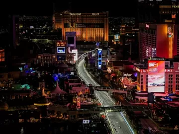 Lewis Hamilton lidera; Verstappen é atrapalhado e fica em 17º em Las Vegas