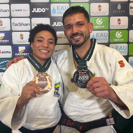 Shirlen Nascimento (bronze) e Daniel Cargnin (prata) com suas medalhas no Mundial de Judô Shirlen Nascimento (bronze) e Daniel Cargnin (prata) com suas medalhas no Mundial de Judô