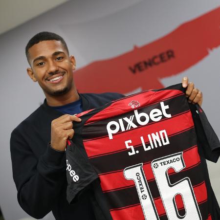 Samuel Lino em sua apresentação pelo Flamengo Samuel Lino em sua apresentação pelo Flamengo