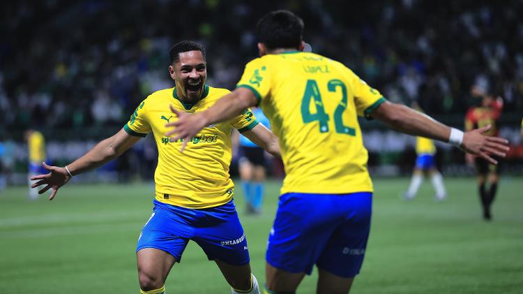 Flaco López e Vitor Roque comemoram gol marcado pelo Palmeiras contra o Sport no Brasileirão Flaco López e Vitor Roque comemoram gol marcado pelo Palmeiras contra o Sport no Brasileirão