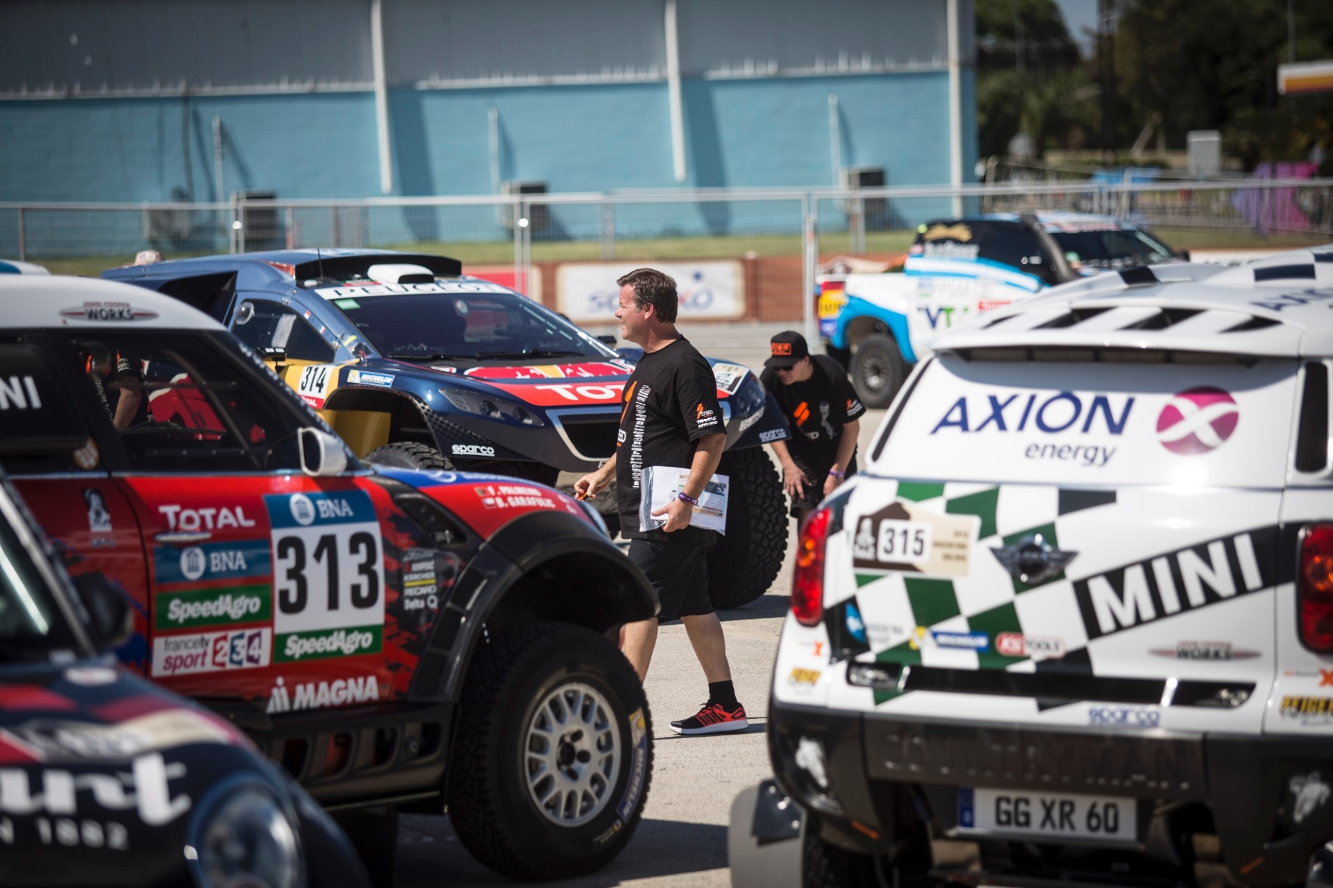 Carros estacionados no Complexo Tecnópolis, em Buenos Aires - Xinhua/Martin Zabala