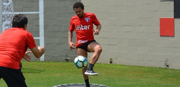 Wellington Nem no CT da Barra Funda durante a recuperação de sua grave lesão - Érico Leonan / saopaulofc.net