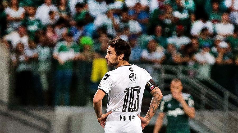 Valdivia, pelo Colo-Colo, enfrentando o Palmeiras na Libertadores de 2018 - Ale Cabral/AGIF