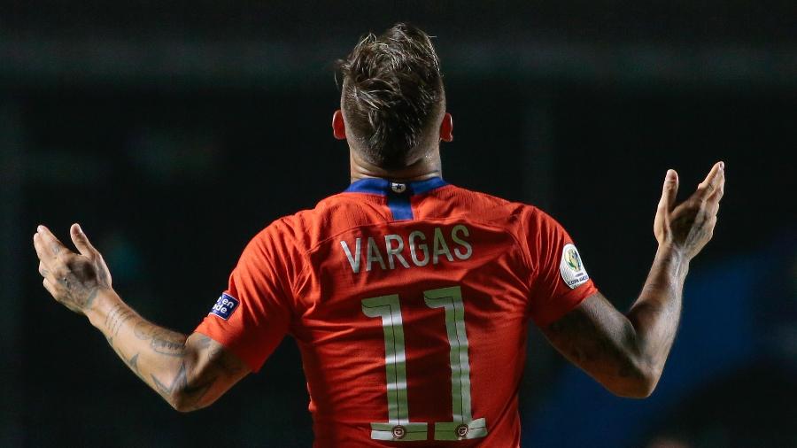 Eduardo Vargas celebra gol do Chile contra o Japão. Ele chegou a 38 pela seleção na carreira - Marcello Zambrana/AGIF