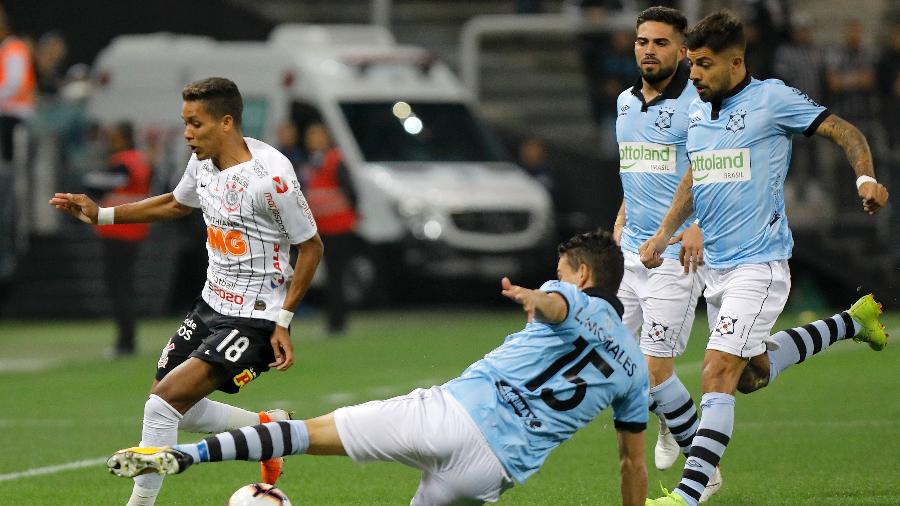 Montevideo Wanderers, que enfrentou o Corinthians em 2019, é time que mais leva cartões no mundo - Daniel Vorley/AGIF