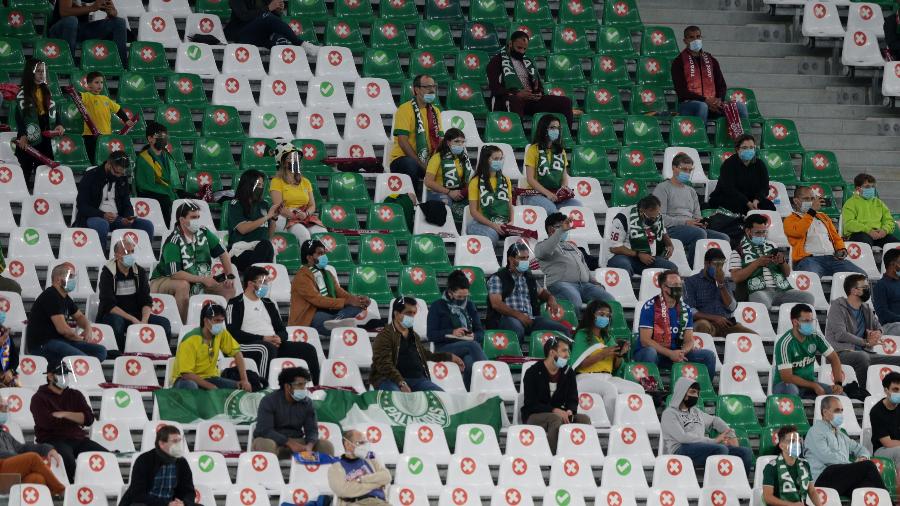 Torcedores do Palmeiras acompanham o time na semifinal do Mundial de Clubes contra o Tigres - REUTERS/Mohammed Dabbous