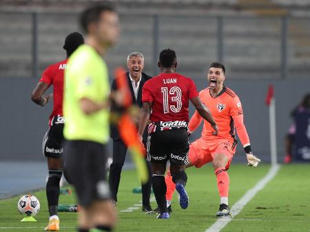 Spfc Sobra Em Estreia Na Libertadores E Faz 3 A 0 No Sporting Cristal