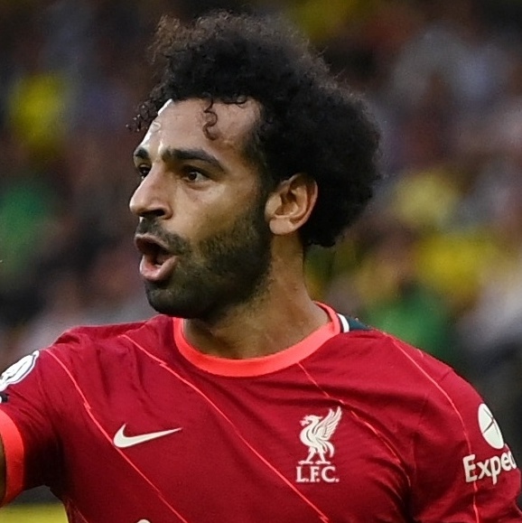 Avassalador, Salah é eleito o melhor jogador da temporada por