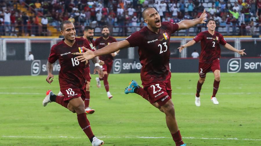 Salomón Rondón marcou três vezes na goleada da Venezuela sobre a Bolívia - Edilzon Gamez/Getty Images