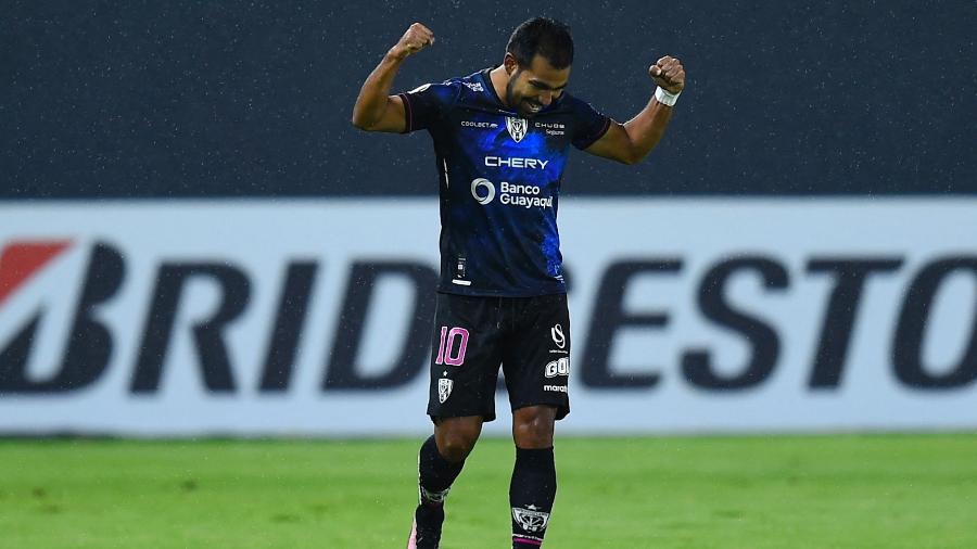Sornoza comemora gol do Del Valle sobre o América-MG pela Copa Libertadores - RODRIGO BUENDIA / AFP