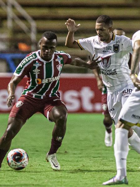 Arias, do Fluminense, em disputa de bola no jogo contra o Volta Redonda, pela Taça Guanabara 2023 - Marcelo Gonçalves / Fluminense