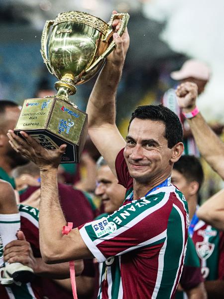 Paulo Henrique Ganso celebra a conquista do Campeonato Carioca. - DANIEL BRASIL/PHOTOPRESS