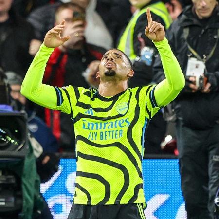 Gabriel Jesus celebra gol marcado contra o Nottingham Forest