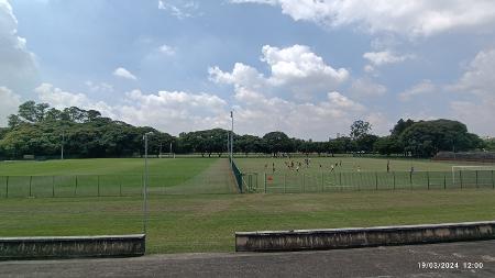 Campo de rugby e de futebol no Estádio da USP
