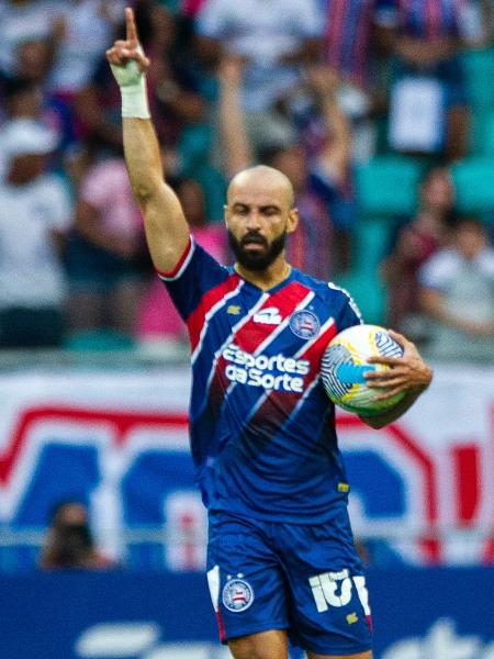 Thaciano comemora gol marcado pelo Bahia contra o Cruzeiro, pelo Campeonato Brasileiro
