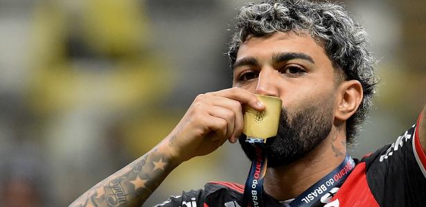 Diniz solicita contratação de atacante ao Cruzeiro após empolgação com Gabigol.