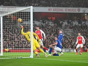 Arsenal consegue vitória magra contra o Ipswich e assume vice-liderança