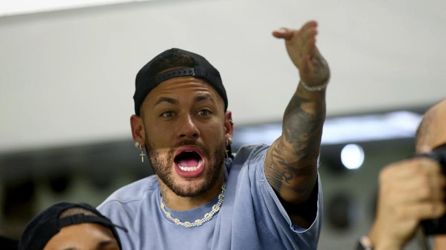 Neymar compareceu à Vila Belmiro para acompanhar Santos x Bragantino, jogo do Brasileirão Neymar compareceu à Vila Belmiro para acompanhar Santos x Bragantino, jogo do Brasileirão