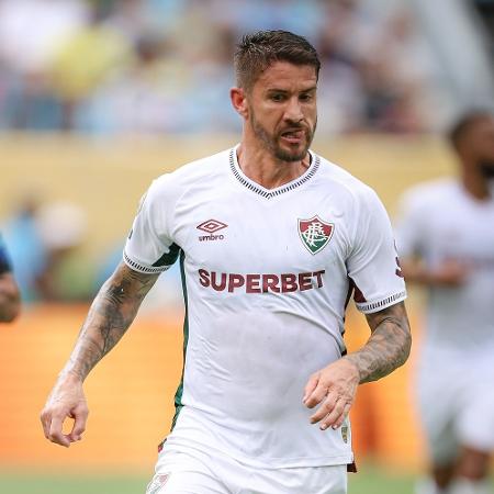 Everlado em ação com a camisa do Fluminense na partida contra a Inter de Milão Everlado em ação com a camisa do Fluminense na partida contra a Inter de Milão