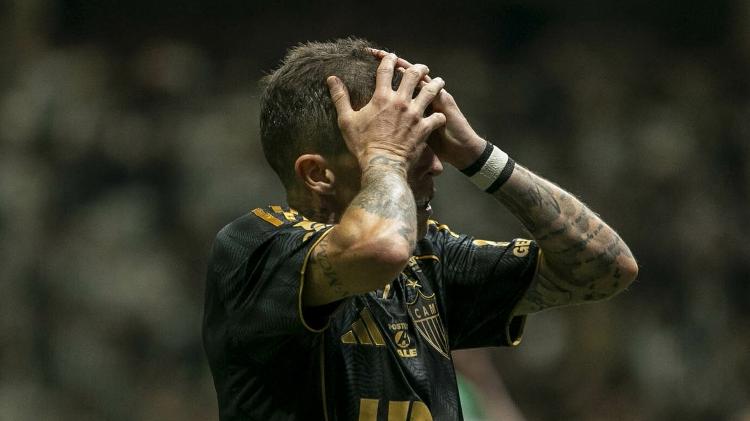 Bernard se lamenta durante Atlético-MG x Juventude, duelo do Brasileirão