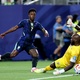 Brasil melhora, mas n&atilde;o brilha, com Vinicius J&uacute;nior dono do time