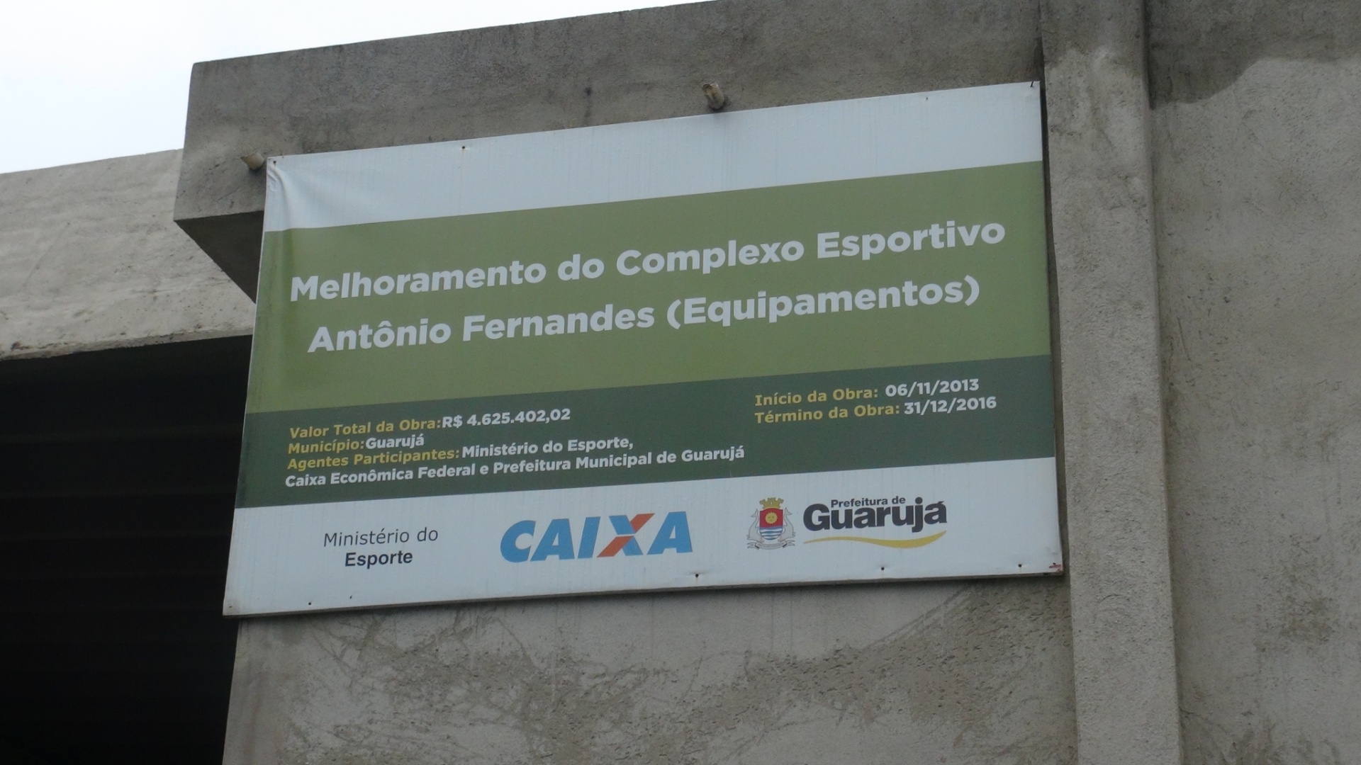 Já as placas do governo federal foram trocadas. Agora contam com nova data de conclusão: 31 de dezembro de 2016 - Samir Carvalho/UOL