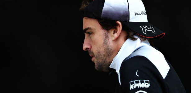 Fernando Alonso, da McLaren, no paddock do Bahrein - Clive Mason/Getty Images